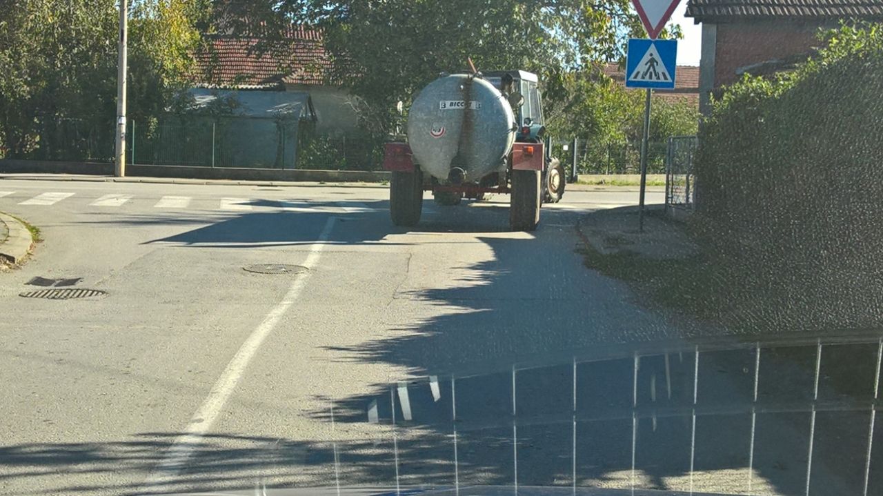 Traktor izbacio opasan otpad i vraća se u "bazu" - oktobar 2018